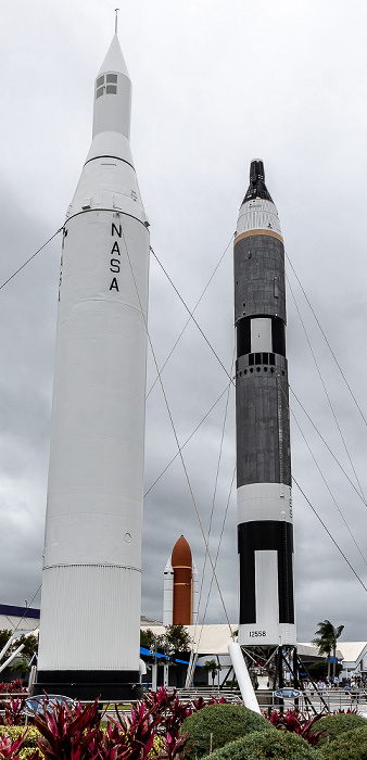 Kennedy Space Center Visitor Complex: Rocket Garden mit Juno II Rocket (links) und Gemini-Titan II Rocket Kennedy Space Center