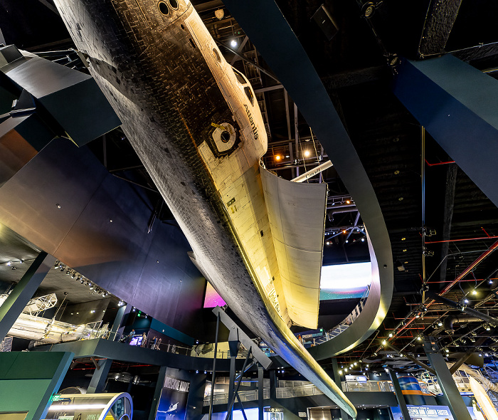 Kennedy Space Center Visitor Complex: Space Shuttle Atlantis Building mit dem Space Shuttle Atlantis Kennedy Space Center
