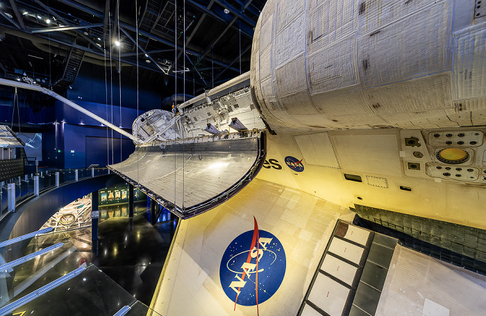 Kennedy Space Center Visitor Complex: Space Shuttle Atlantis Building mit dem Space Shuttle Atlantis Kennedy Space Center