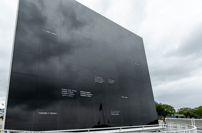 Kennedy Space Center Visitor Complex: Space Mirror Memorial Kennedy Space Center
