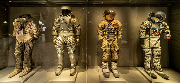 Apollo / Saturn V Center: Raumanzüge Kennedy Space Center