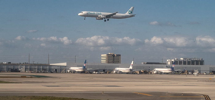 Miami International Airport: Airbus A321-231 (Avion Express 9H-AMD) Miami