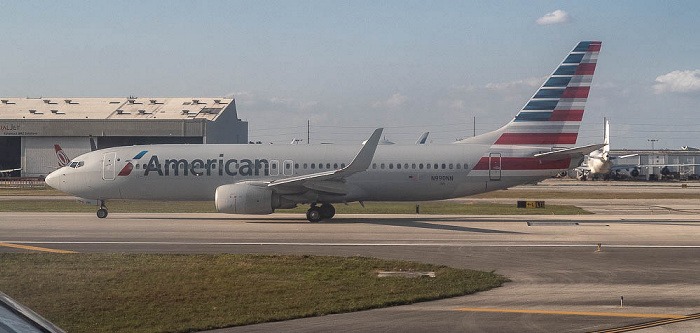 Miami International Airport: Boeing 737-823 (American Airlines N990NN) Miami