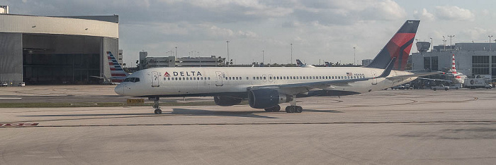 Miami International Airport: Boeing 757-251 (Delta Air Lines N543US) Miami