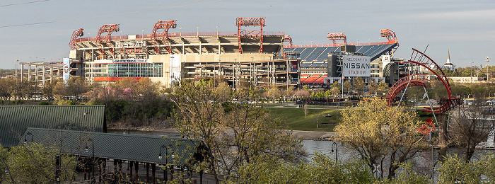 Blick von der John Seigenthaler Pedestrian Bridge: Nissan Stadium Nashville