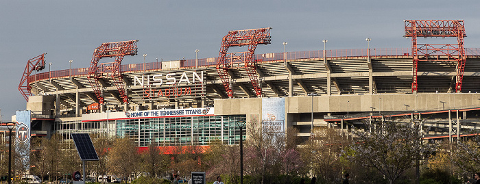 Blick von der John Seigenthaler Pedestrian Bridge: Nissan Stadium Nashville
