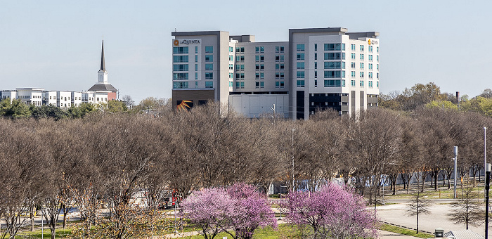 Blick von der John Seigenthaler Pedestrian Bridge: La Quinta Inn & Suites Nashville Downtown/Stadium Nashville