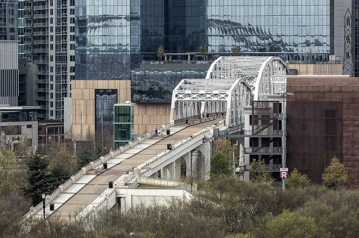 Blick aus dem La Quinta Inn & Suites Nashville Downtown/Stadium: John Seigenthaler Pedestrian Bridge Nashville