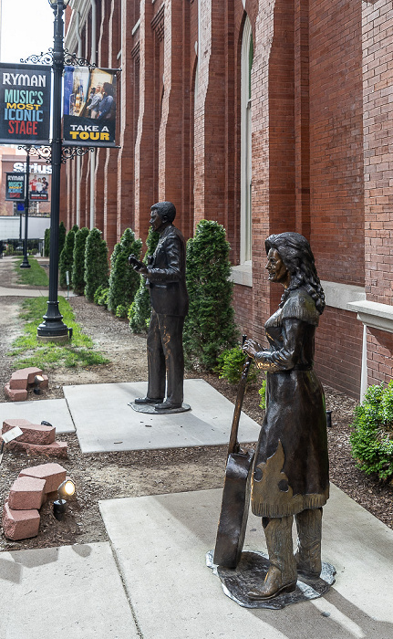 Nashville Ryman Auditorium Loretta Lynn Statue