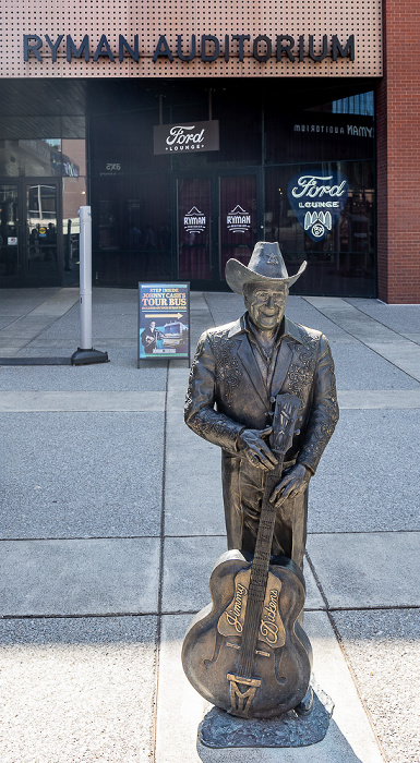 Nashville Ryman Auditorium, Little Jimmy Dickens Statue