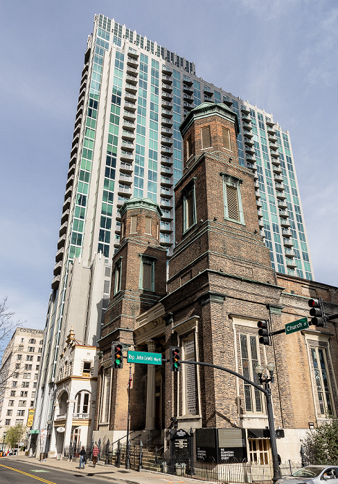 Church Street (v.l.): Downtown Presbyterian Church, Top of Viridian, Nashville Life & Casualty Tower Nashville