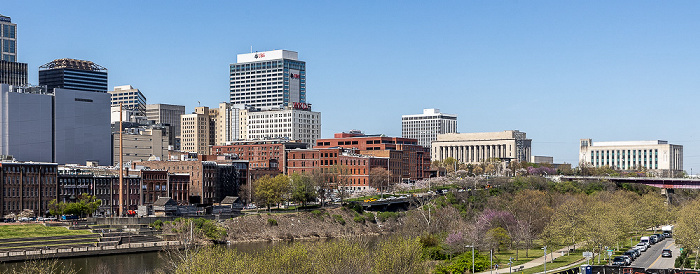 Blick von der John Seigenthaler Pedestrian Bridge: Downtown mit dem 1st Avenue South und 1st Avenue North Nashville