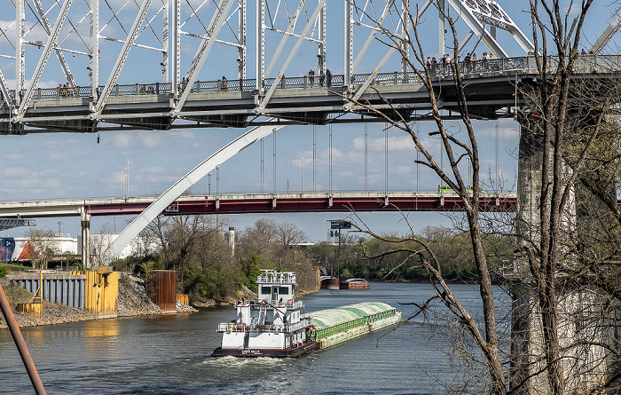 John Seigenthaler Pedestrian Bridge (oben), Cumberland River, Gateway Bridge Nashville