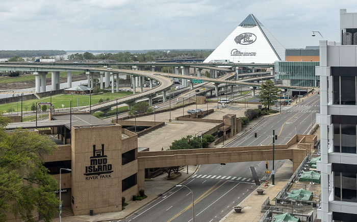 Blick vom Comfort Inn Downtown: Hernando de Soto Bridge, Interstate I-40, Memphis Pyramid Memphis