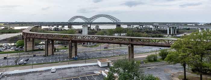 Blick vom Comfort Inn Downtown: Mississippi River mit der Hernando de Soto Bridge, Interstate I-40 Memphis