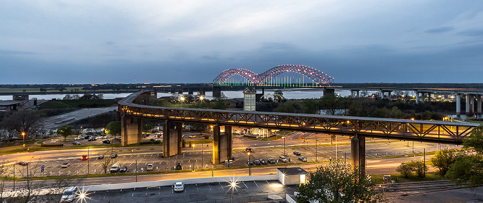 Blick vom Comfort Inn Downtown: Mississippi River mit der Hernando de Soto Bridge, Interstate I-40 Memphis