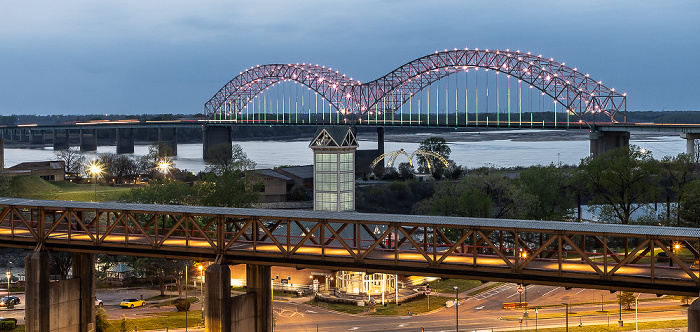 Blick vom Comfort Inn Downtown: Mississippi River mit der Hernando de Soto Bridge, Interstate I-40 Memphis