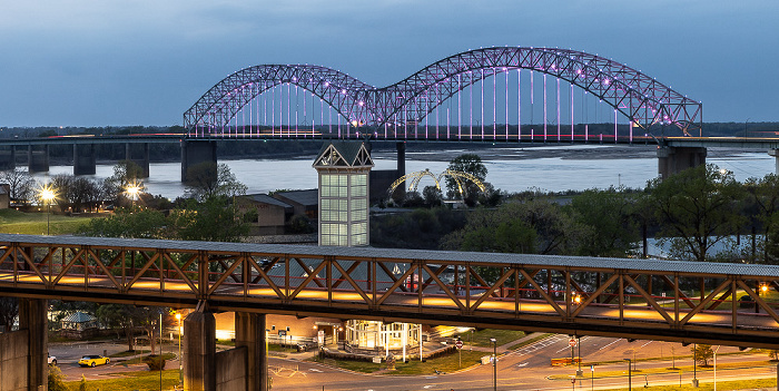 Blick vom Comfort Inn Downtown: Mississippi River mit der Hernando de Soto Bridge, Interstate I-40 Memphis