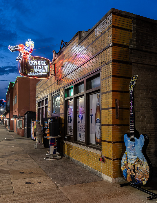 Beale Street: Coyote Ugly Saloon Memphis