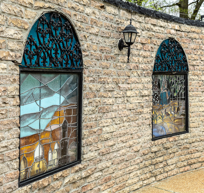 Graceland: Elvis Presley's Meditation Garden Memphis