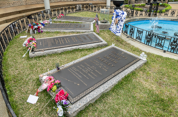 Graceland: Elvis Presley's Meditation Garden Memphis