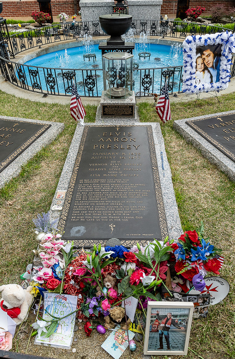 Graceland: Elvis Presley's Meditation Garden Memphis