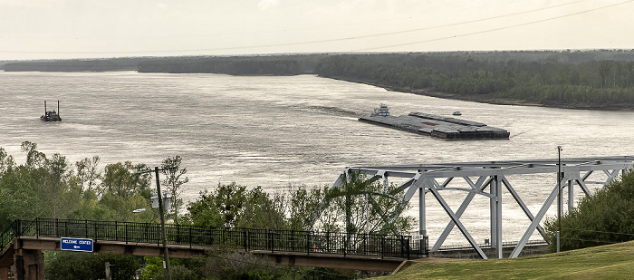 Blick aus dem Ameristar Hotel: Mississippi River mit der Vicksburg Bridge Vicksburg