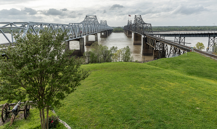 Vicksburg National Military Park, Mississippi River mit der Vicksburg Bridge (links) und der Old Vicksburg Bridge Vicksburg
