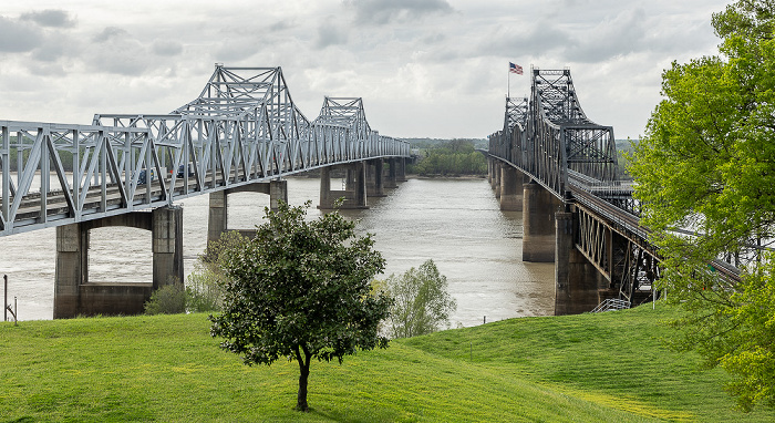 Vicksburg National Military Park, Mississippi River mit der Vicksburg Bridge (links) und der Old Vicksburg Bridge Vicksburg