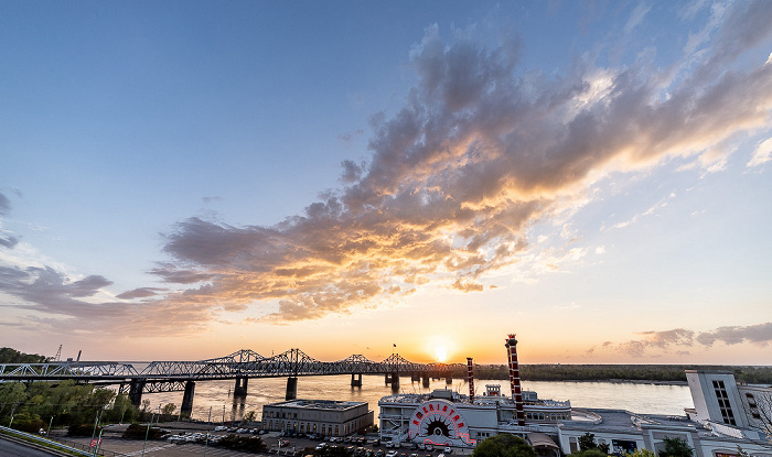 Mississippi River mit der Vicksburg Bridge und der Old Vicksburg Bridge, Ameristar Casino Hotel Vicksburg Vicksburg
