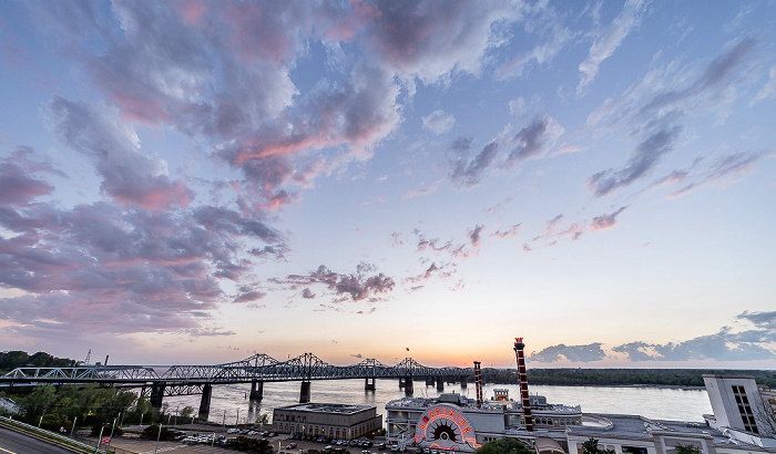 Mississippi River mit der Vicksburg Bridge und der Old Vicksburg Bridge, Ameristar Casino Hotel Vicksburg Vicksburg