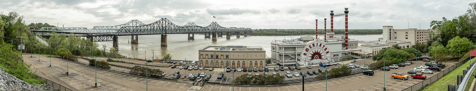 Mississippi River mit der Vicksburg Bridge und der Old Vicksburg Bridge, Ameristar Casino Hotel Vicksburg Vicksburg