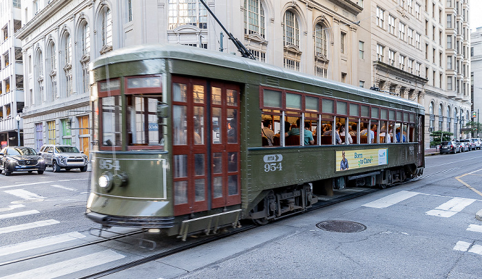 Carondelet Street / Gravier Street: St Charles Streetcar New Orleans