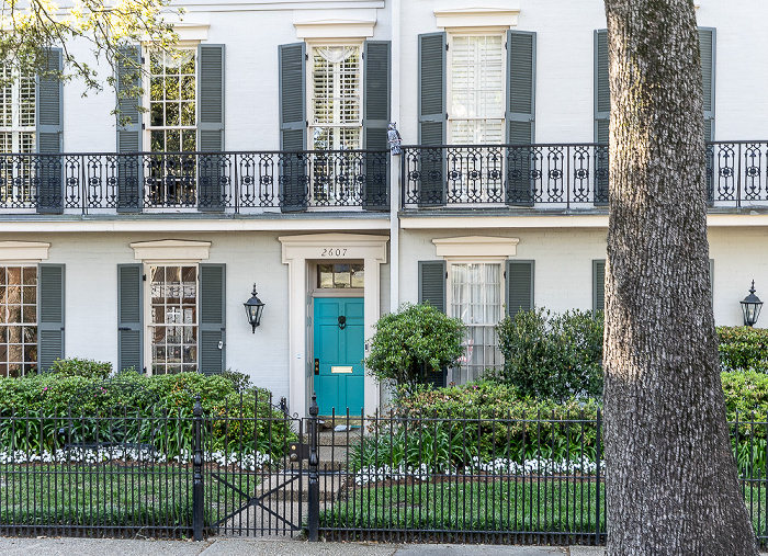 Blick aus der St Charles Streetcar: Saint Charles Avenue New Orleans