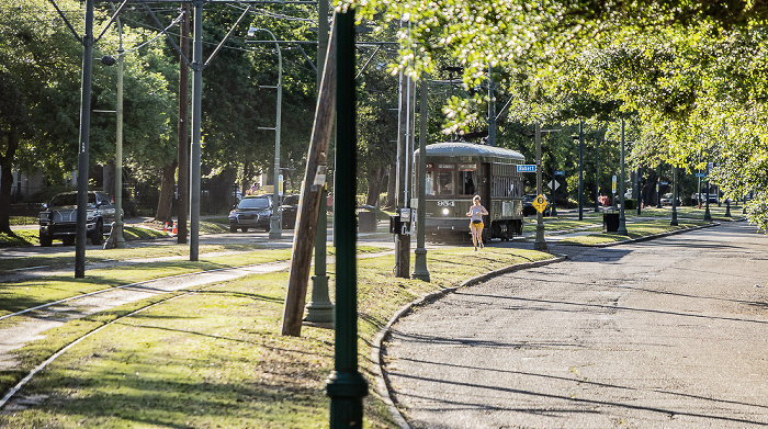 Blick aus der St Charles Streetcar: Saint Charles Avenue New Orleans