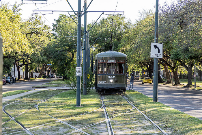 South Carrollton Avenue: St Charles Streetcar New Orleans