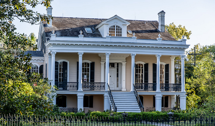 Blick aus der St Charles Streetcar: Saint Charles Avenue New Orleans