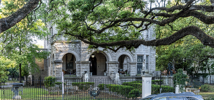 Blick aus der St Charles Streetcar: Saint Charles Avenue New Orleans