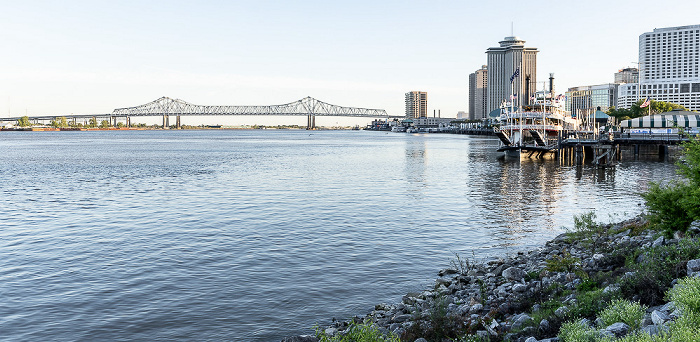 Mississippi River mit dem Steamboat Natchez New Orleans