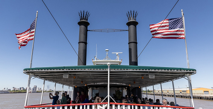 Steamboat Natchez: Smokestacks New Orleans