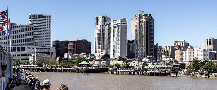 Blick vom Steamboat Natchez: Mississippi River, French Quarter (Vieux Carré), Central Business District New Orleans