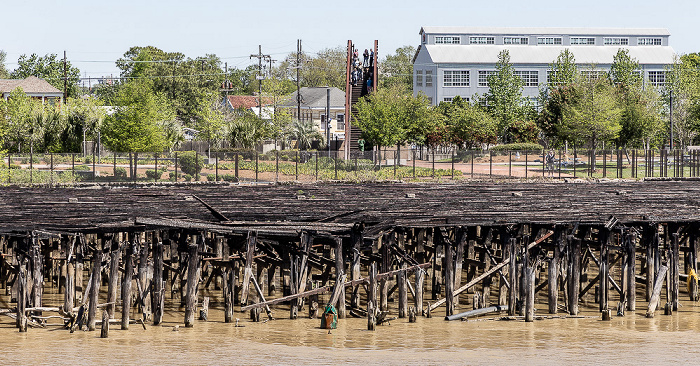 Blick vom Steamboat Natchez: Mississippi River, Piety Street Wharf New Orleans