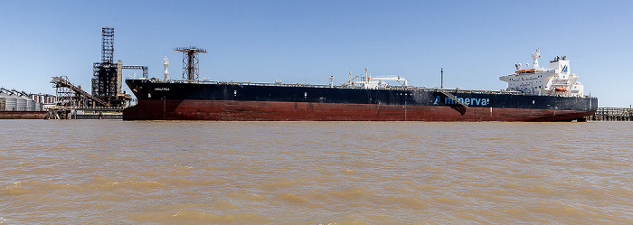 Blick vom Steamboat Natchez: Mississippi River, Chalmette Refining mit dem Rohöltankschiff AMALTHEA New Orleans