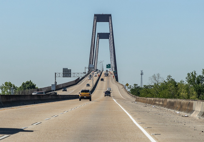Interstate I-310 mit der Hale Boggs Memorial Bridge St. Charles Parish
