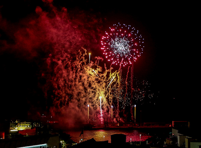 Feuerwerk 'THE CYCLE OF LIFE...' über dem Hafen Funchal