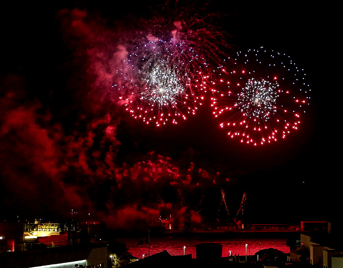 Feuerwerk 'THE CYCLE OF LIFE...' über dem Hafen Funchal