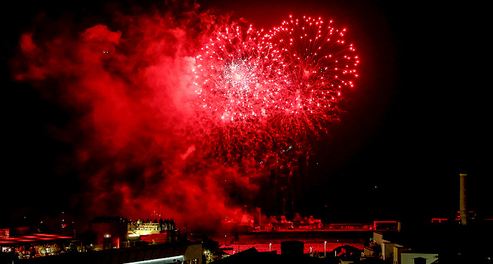 Feuerwerk 'THE CYCLE OF LIFE...' über dem Hafen Funchal