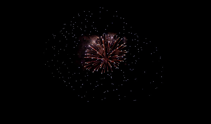 Feuerwerk 'THE CYCLE OF LIFE...' über dem Hafen Funchal