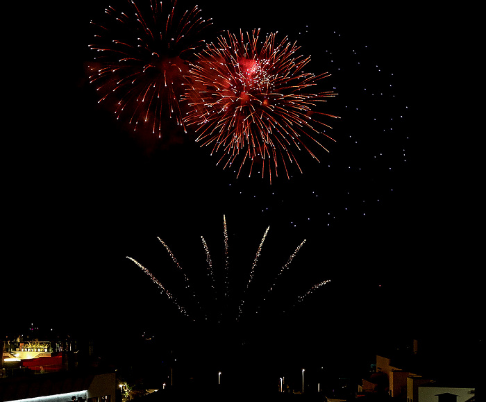 Feuerwerk 'THE CYCLE OF LIFE...' über dem Hafen Funchal