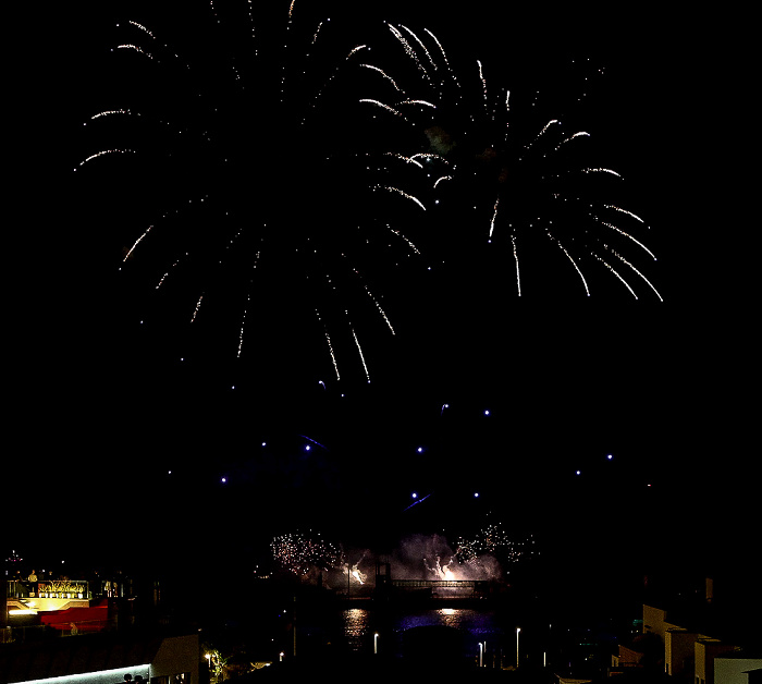 Feuerwerk 'THE CYCLE OF LIFE...' über dem Hafen Funchal